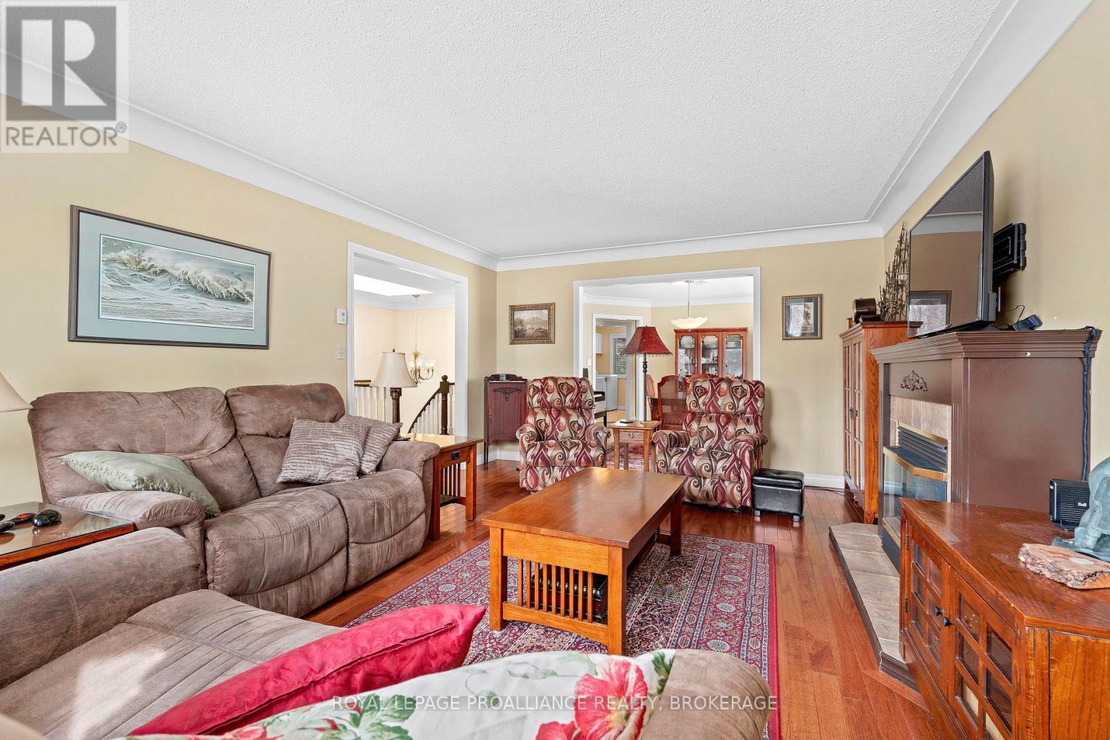 












254 FRIARHILL CRESCENT

,
Kingston (East Gardiners Rd),




Ontario
K7M8P4

