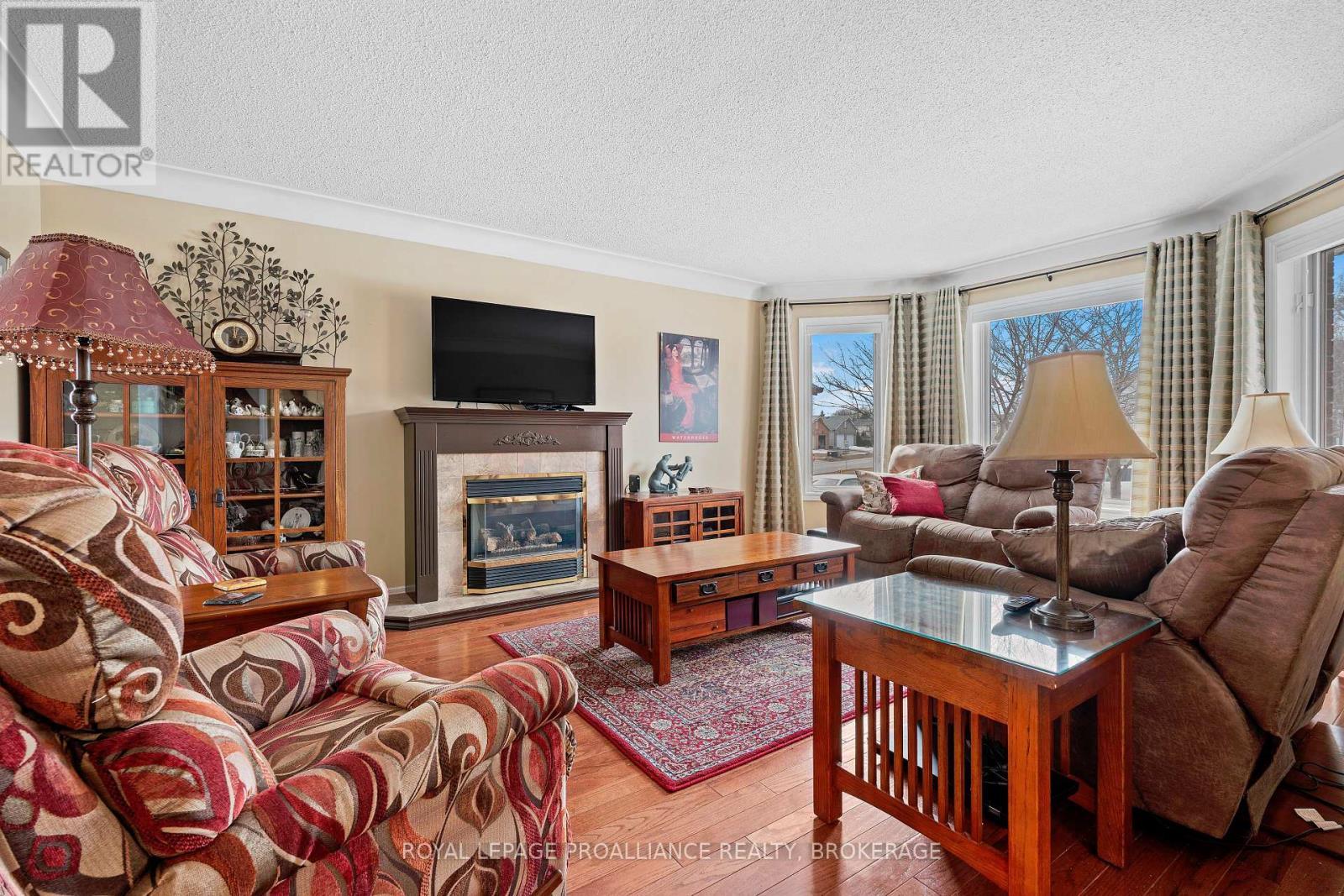 












254 FRIARHILL CRESCENT

,
Kingston (East Gardiners Rd),




Ontario
K7M8P4


