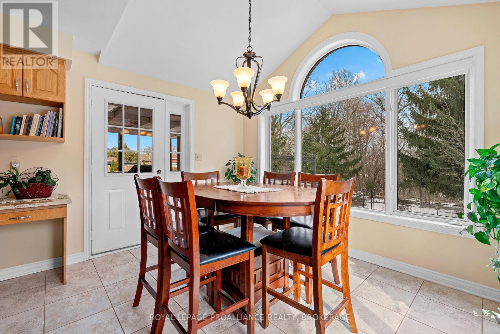 












254 FRIARHILL CRESCENT

,
Kingston (East Gardiners Rd),




Ontario
K7M8P4

