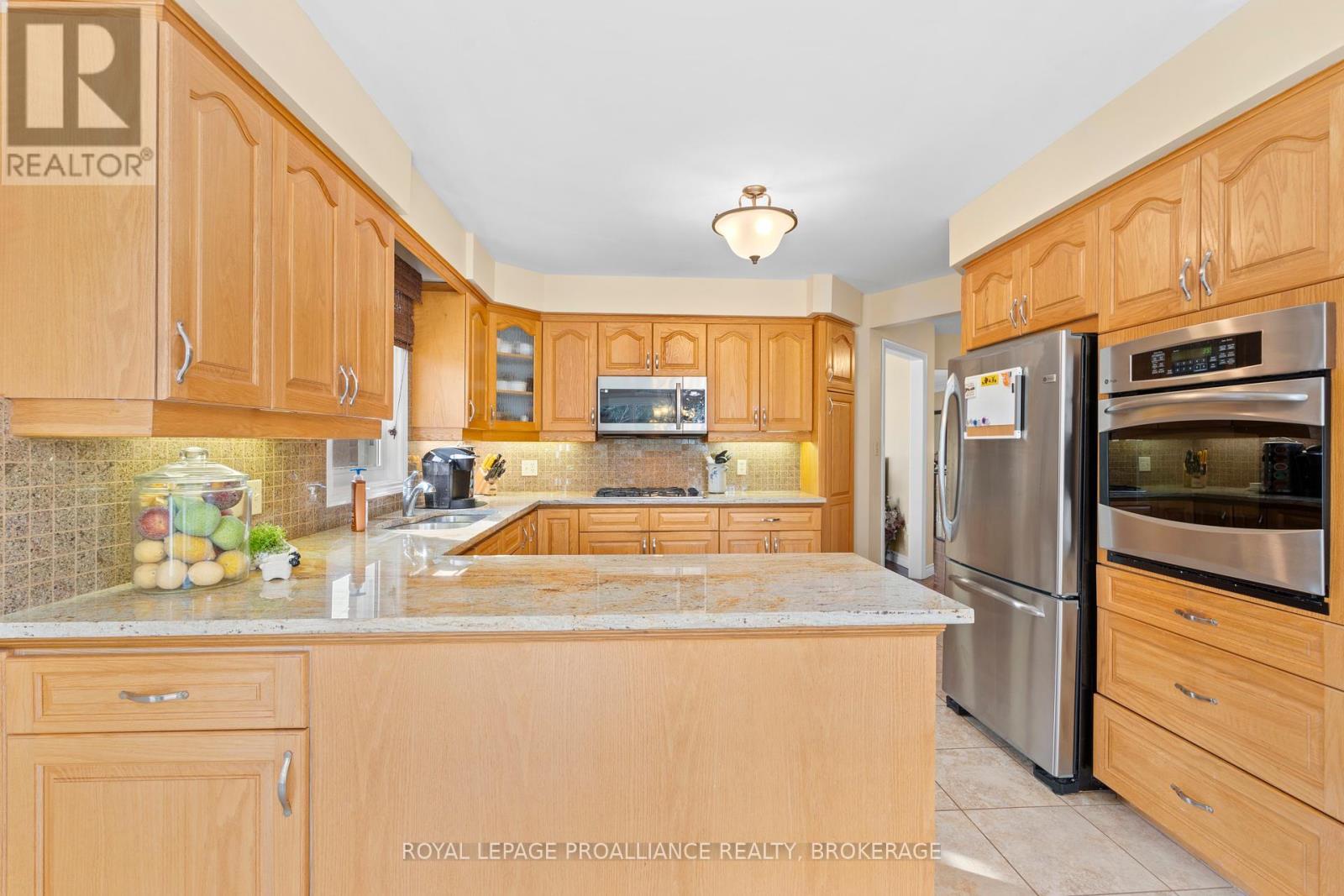 












254 FRIARHILL CRESCENT

,
Kingston (East Gardiners Rd),




Ontario
K7M8P4

