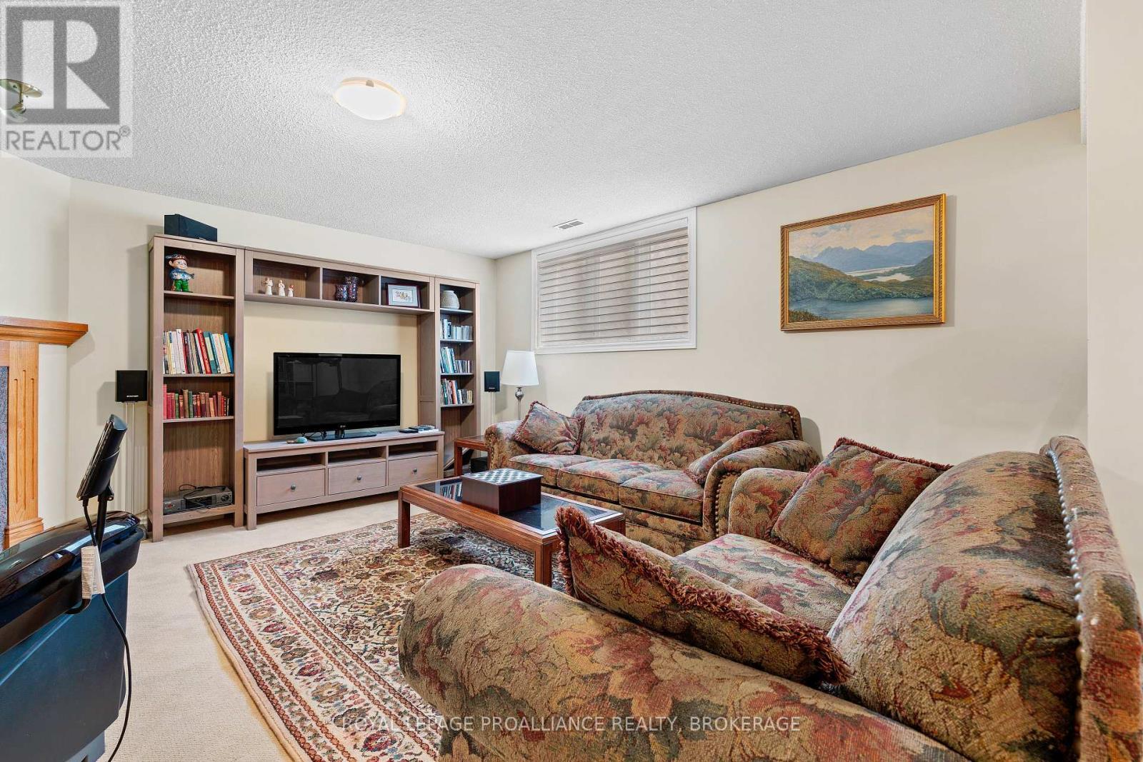 












254 FRIARHILL CRESCENT

,
Kingston (East Gardiners Rd),




Ontario
K7M8P4


