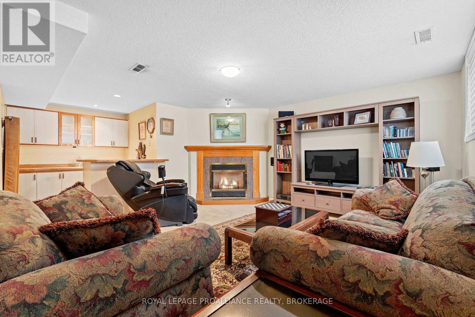 












254 FRIARHILL CRESCENT

,
Kingston (East Gardiners Rd),




Ontario
K7M8P4

