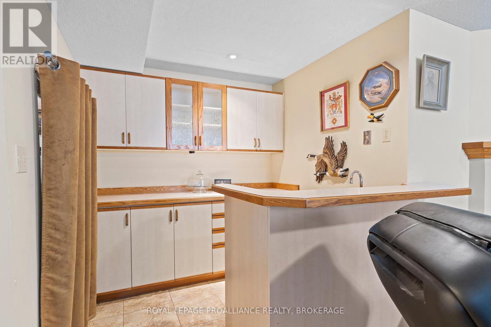 












254 FRIARHILL CRESCENT

,
Kingston (East Gardiners Rd),




Ontario
K7M8P4

