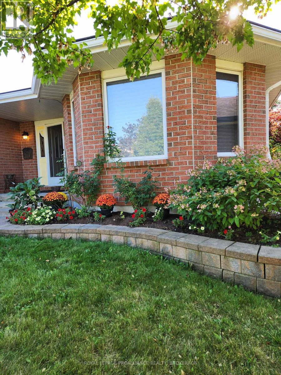 












254 FRIARHILL CRESCENT

,
Kingston (East Gardiners Rd),




Ontario
K7M8P4

