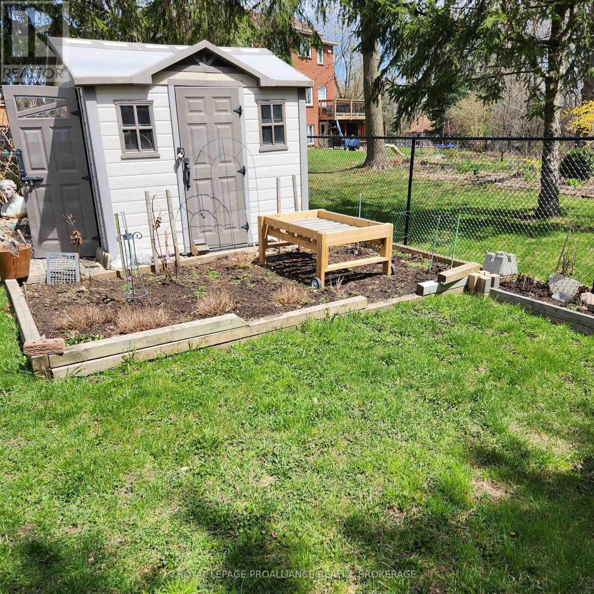 












254 FRIARHILL CRESCENT

,
Kingston (East Gardiners Rd),




Ontario
K7M8P4

