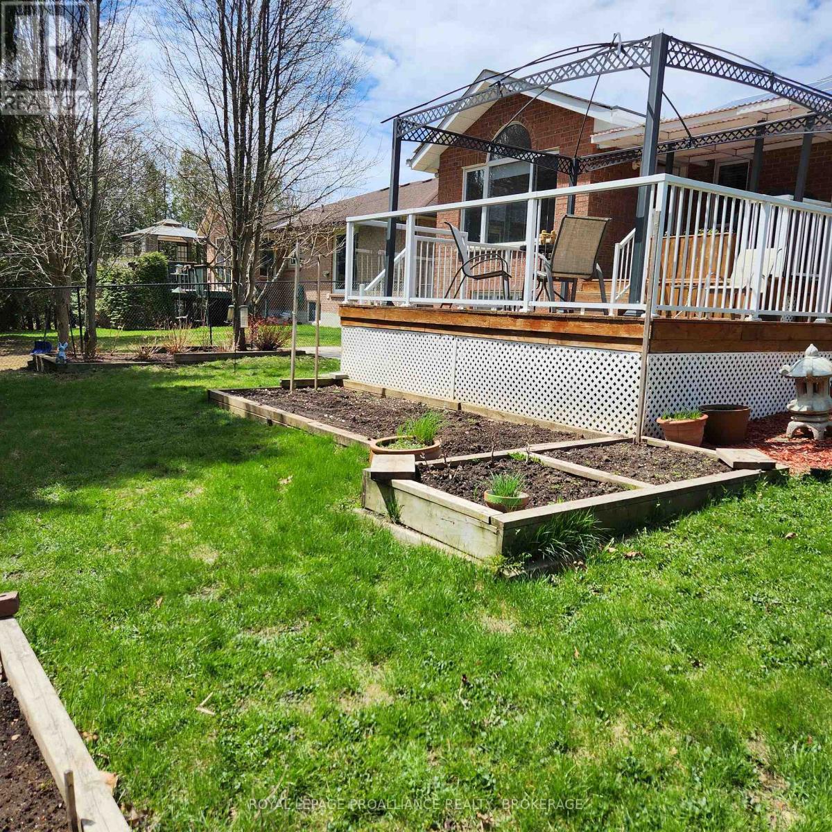 












254 FRIARHILL CRESCENT

,
Kingston (East Gardiners Rd),




Ontario
K7M8P4

