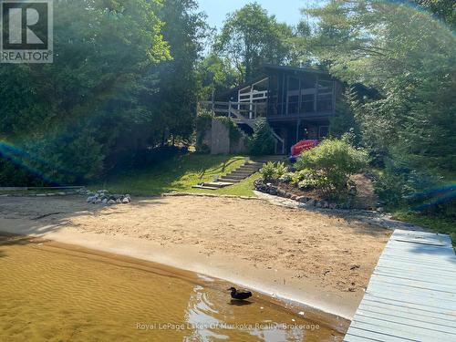 Cottage sits close to the shoreline.4