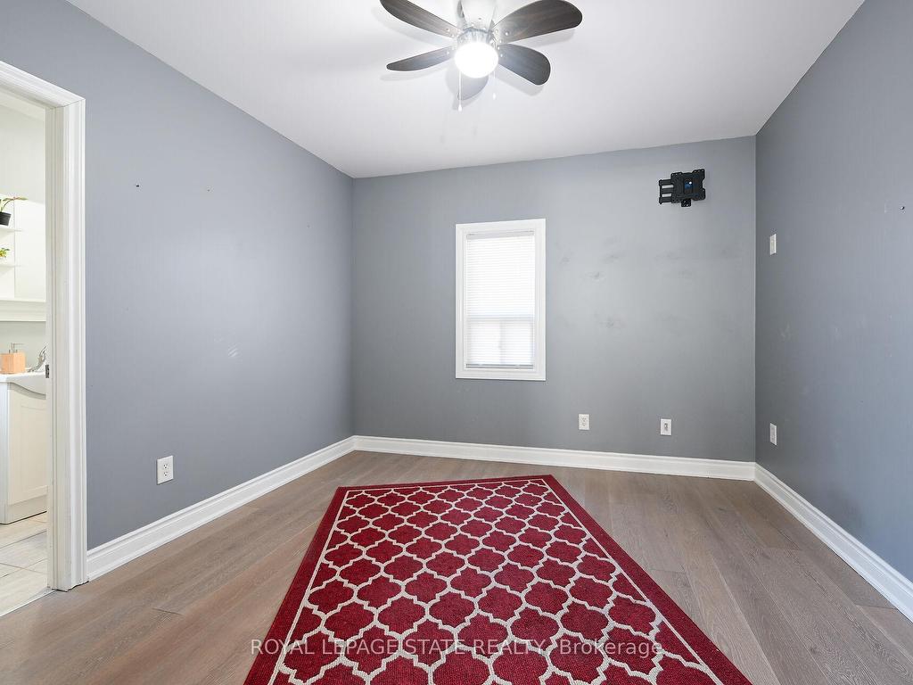 









200


Kensington

Avenue North,
Hamilton,




ON
L8L 7N7

