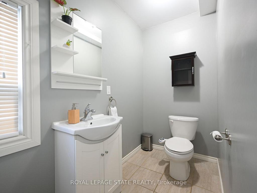 









200


Kensington

Avenue North,
Hamilton,




ON
L8L 7N7

