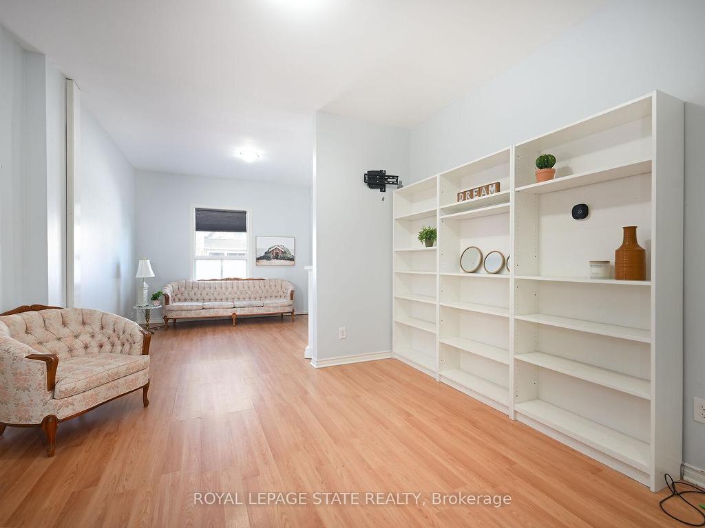 









200


Kensington

Avenue North,
Hamilton,




ON
L8L 7N7

