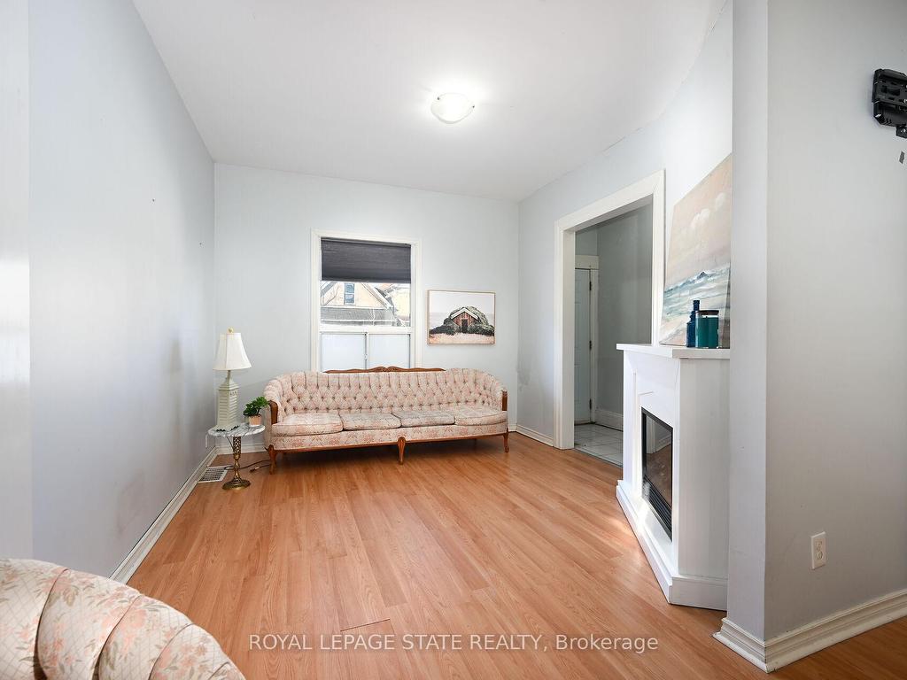 









200


Kensington

Avenue North,
Hamilton,




ON
L8L 7N7

