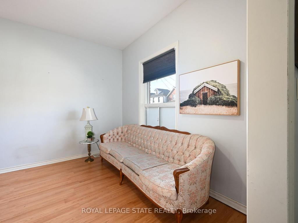 









200


Kensington

Avenue North,
Hamilton,




ON
L8L 7N7

