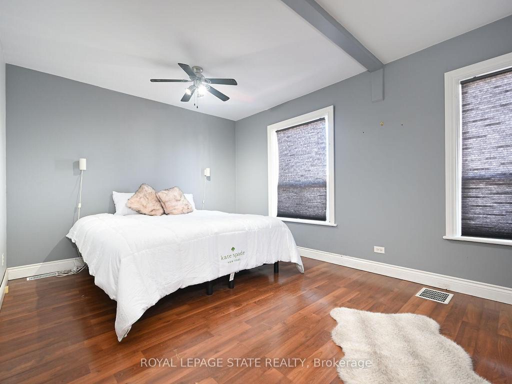 









200


Kensington

Avenue North,
Hamilton,




ON
L8L 7N7

