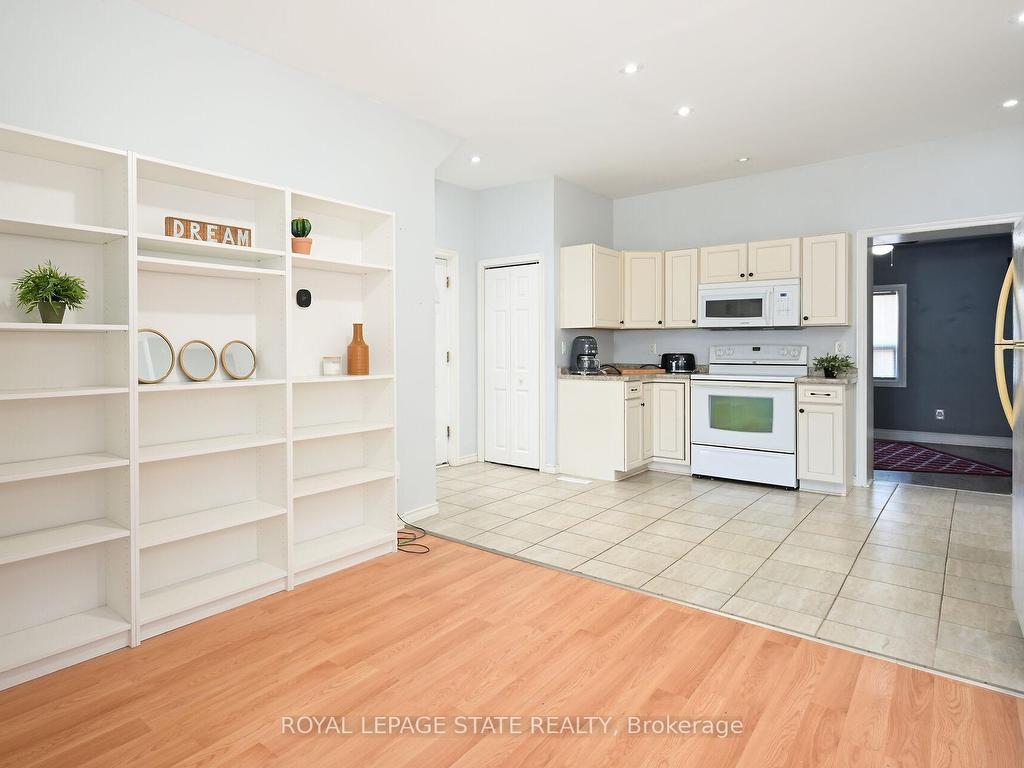 









200


Kensington

Avenue North,
Hamilton,




ON
L8L 7N7

