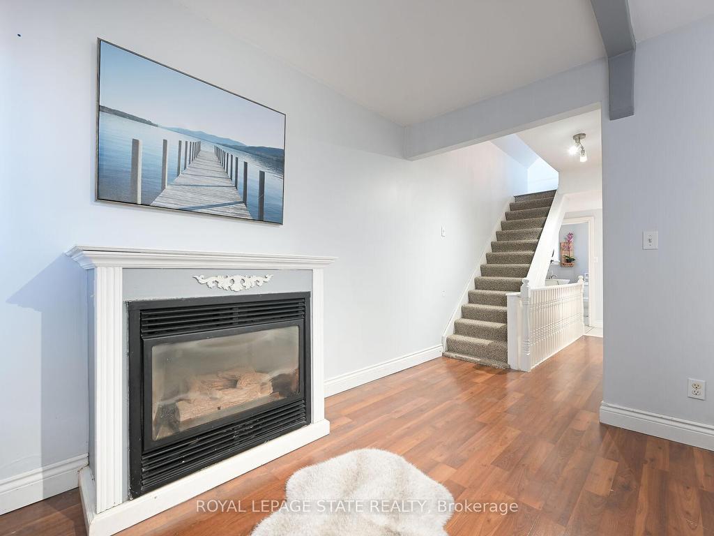 









200


Kensington

Avenue North,
Hamilton,




ON
L8L 7N7

