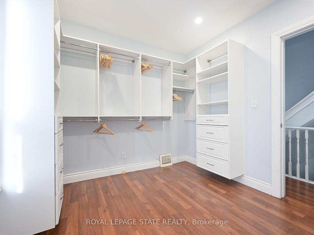 









200


Kensington

Avenue North,
Hamilton,




ON
L8L 7N7

