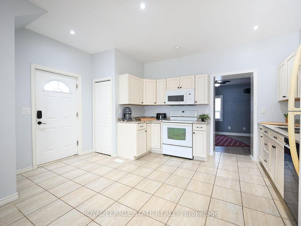 









200


Kensington

Avenue North,
Hamilton,




ON
L8L 7N7

