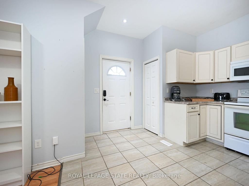 









200


Kensington

Avenue North,
Hamilton,




ON
L8L 7N7

