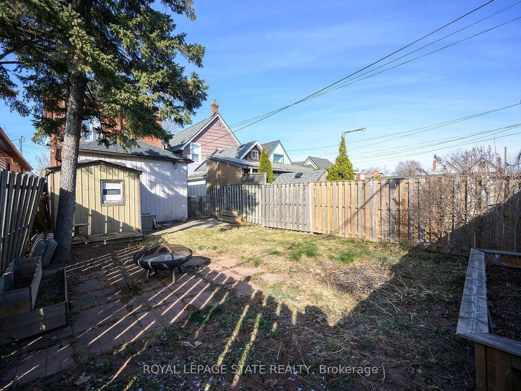 









200


Kensington

Avenue North,
Hamilton,




ON
L8L 7N7

