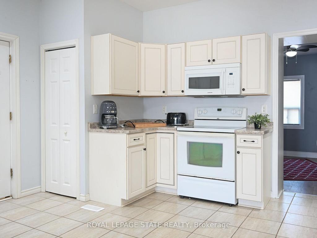 









200


Kensington

Avenue North,
Hamilton,




ON
L8L 7N7

