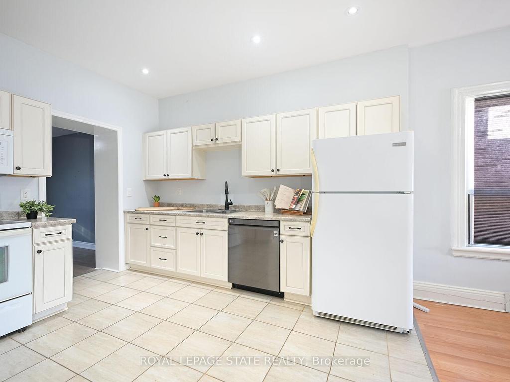 









200


Kensington

Avenue North,
Hamilton,




ON
L8L 7N7


