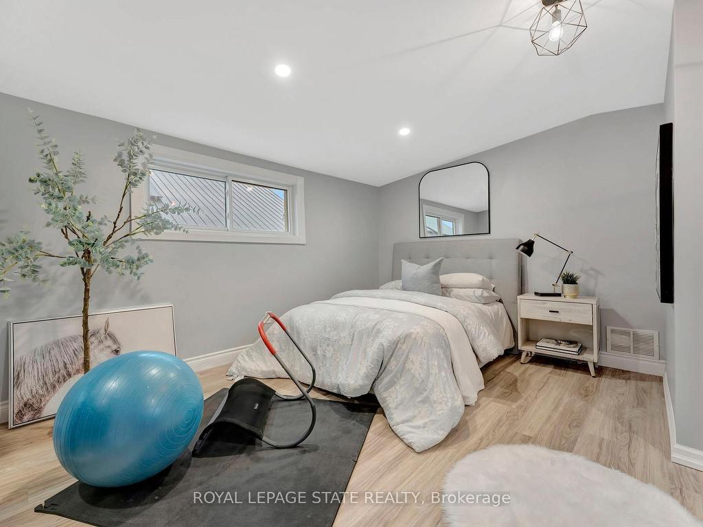 









520


Cochrane

Road,
Hamilton,




ON
L8K 3H5

