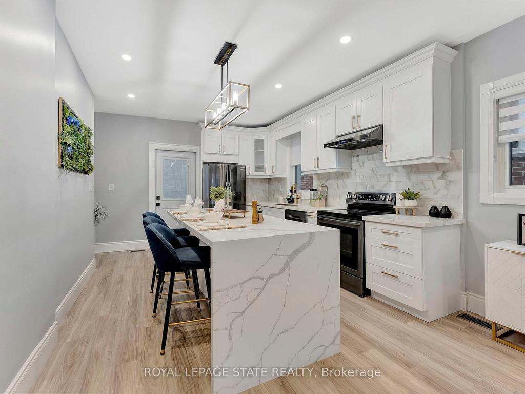 









520


Cochrane

Road,
Hamilton,




ON
L8K 3H5

