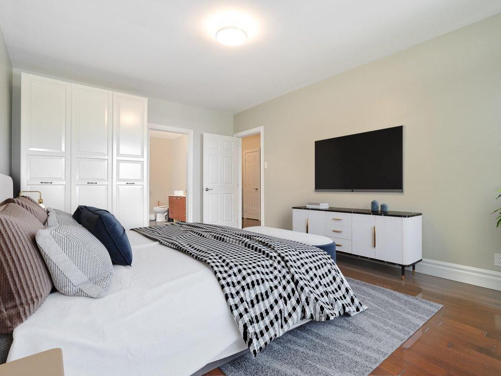 









3099


Le Boulevard

,
Montréal (Ville-Marie),




QC
H3Y1R8

