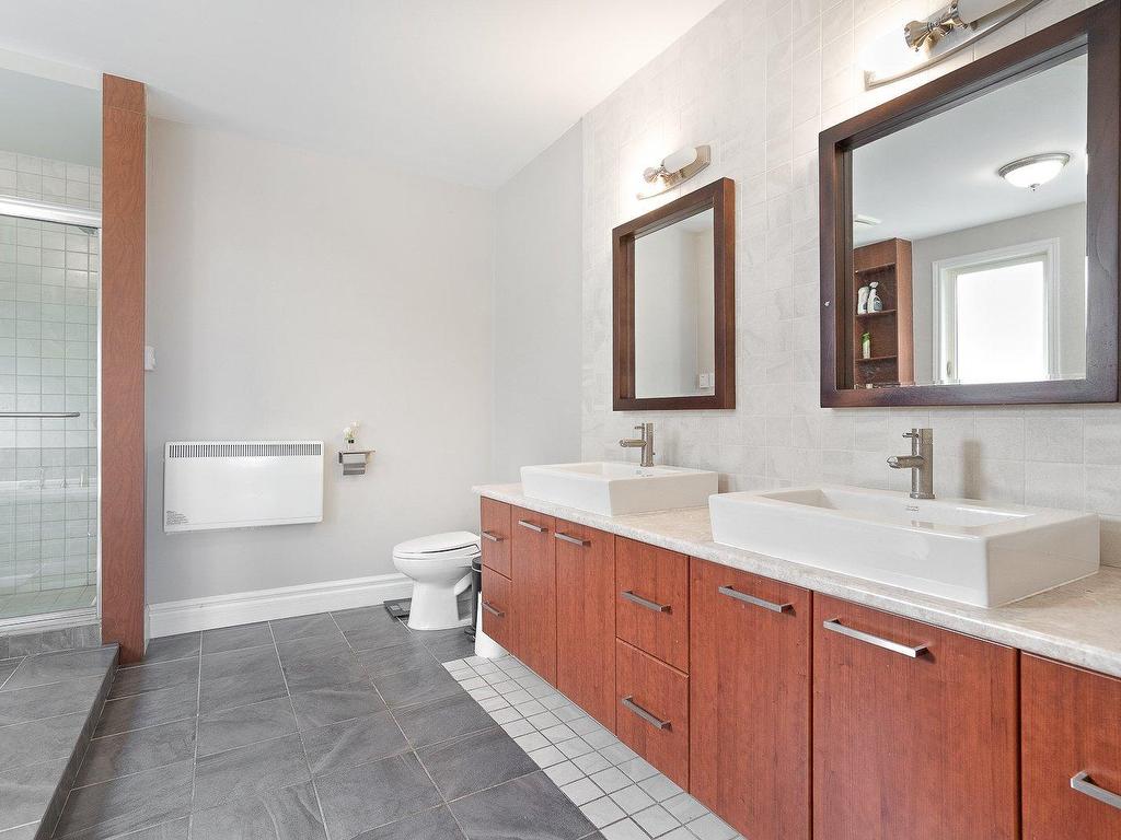 









3099


Le Boulevard

,
Montréal (Ville-Marie),




QC
H3Y1R8

