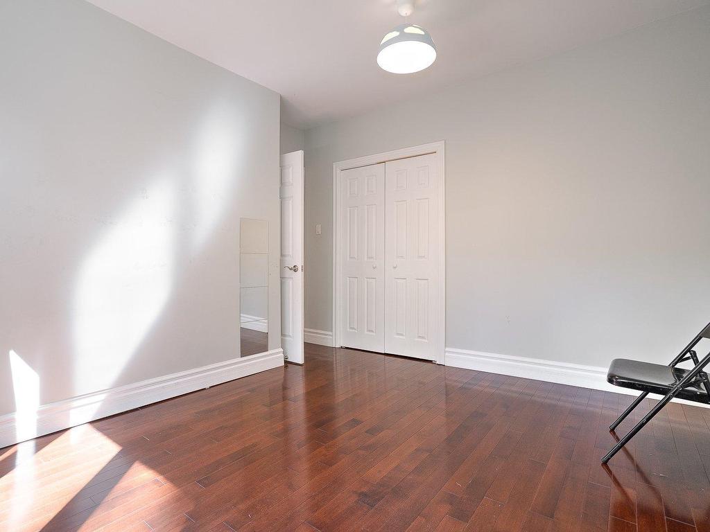 









3099


Le Boulevard

,
Montréal (Ville-Marie),




QC
H3Y1R8

