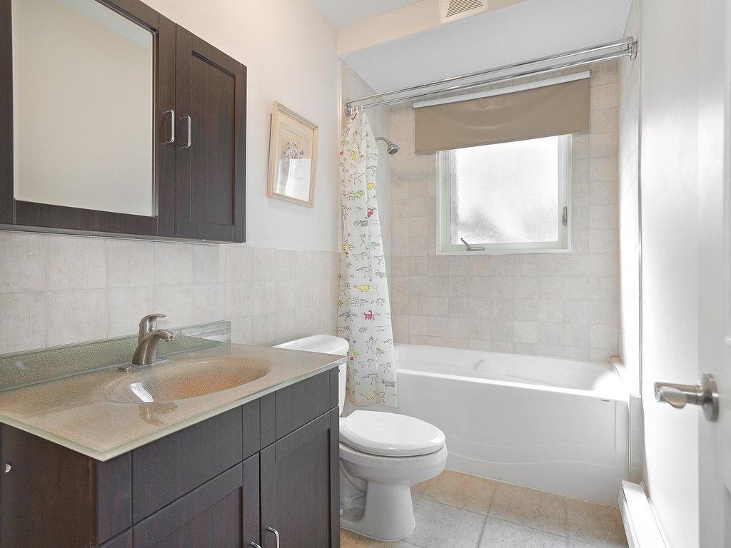 









3099


Le Boulevard

,
Montréal (Ville-Marie),




QC
H3Y1R8

