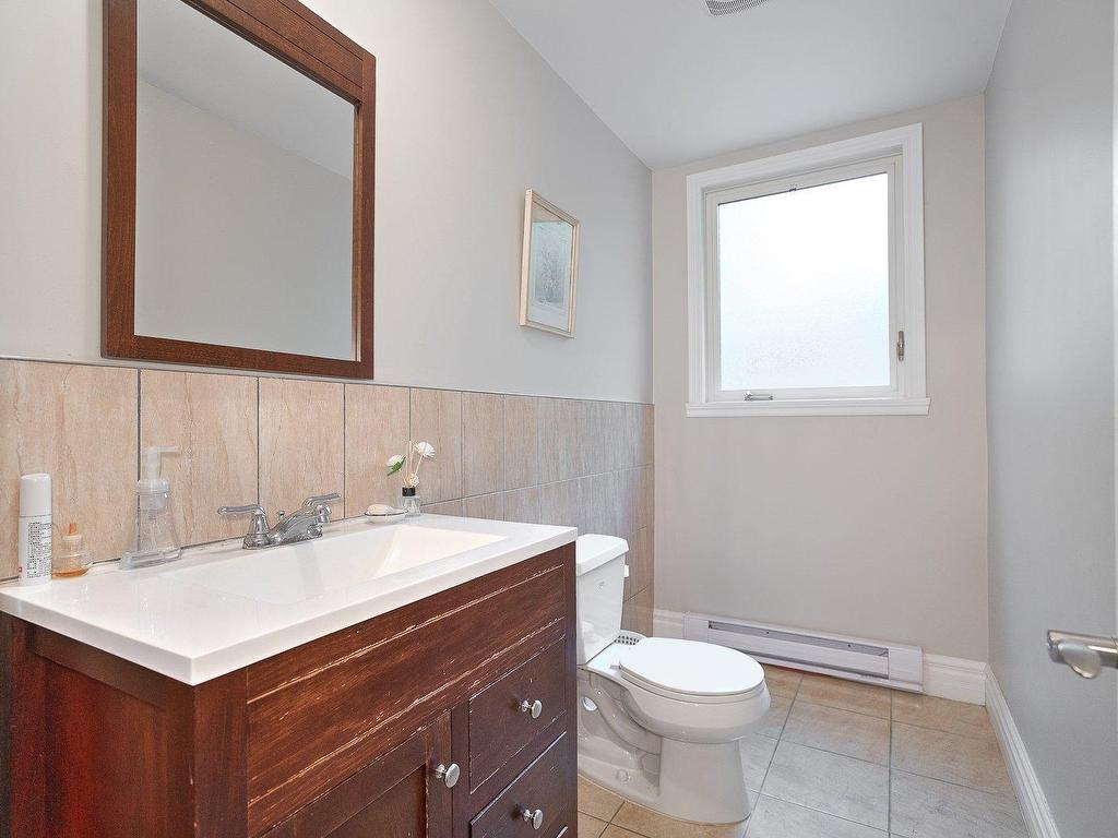 









3099


Le Boulevard

,
Montréal (Ville-Marie),




QC
H3Y1R8

