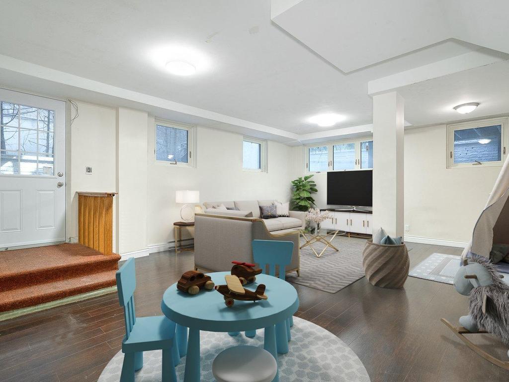 









3099


Le Boulevard

,
Montréal (Ville-Marie),




QC
H3Y1R8

