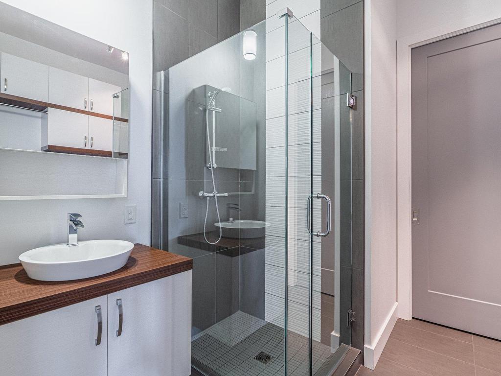 









120


Rue de Candiac

, 1403,
Sherbrooke (Les Nations),




QC
J1L1G8

