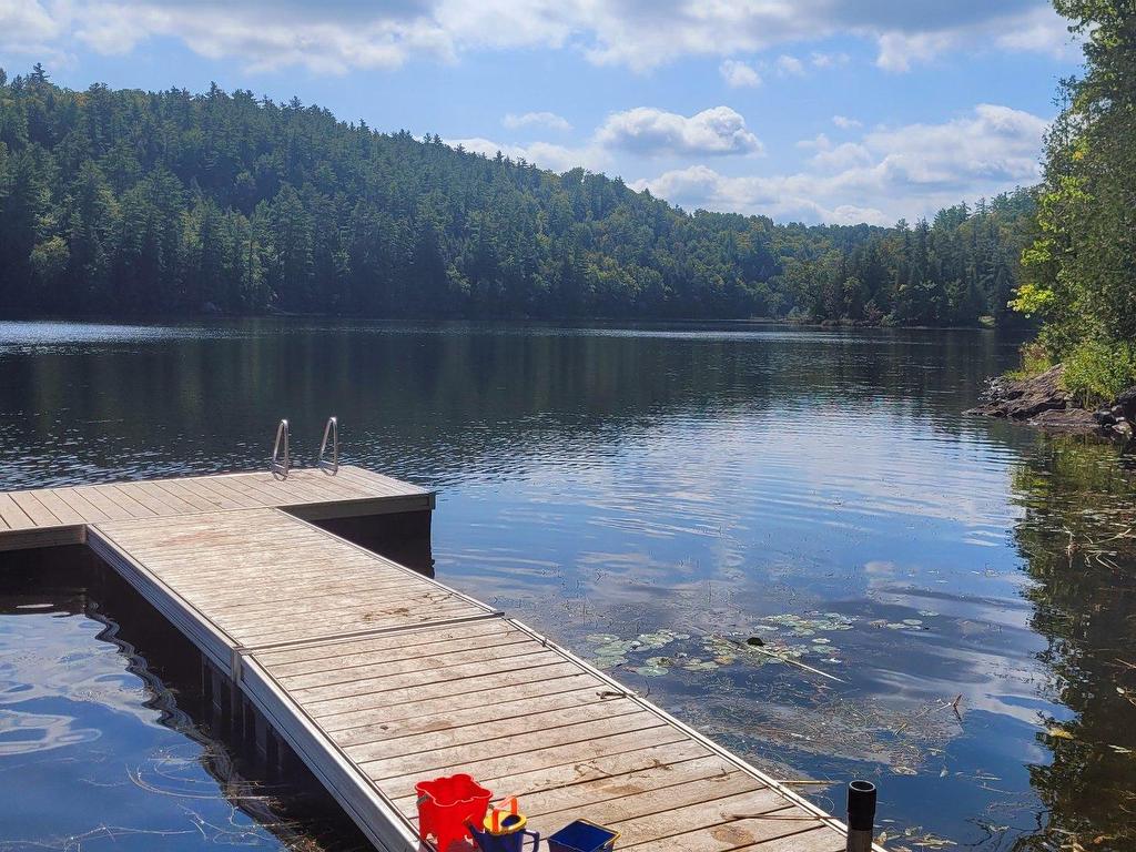 









8


Ch. du Rossignol

,
Val-des-Monts,







QC
J8N6B7

