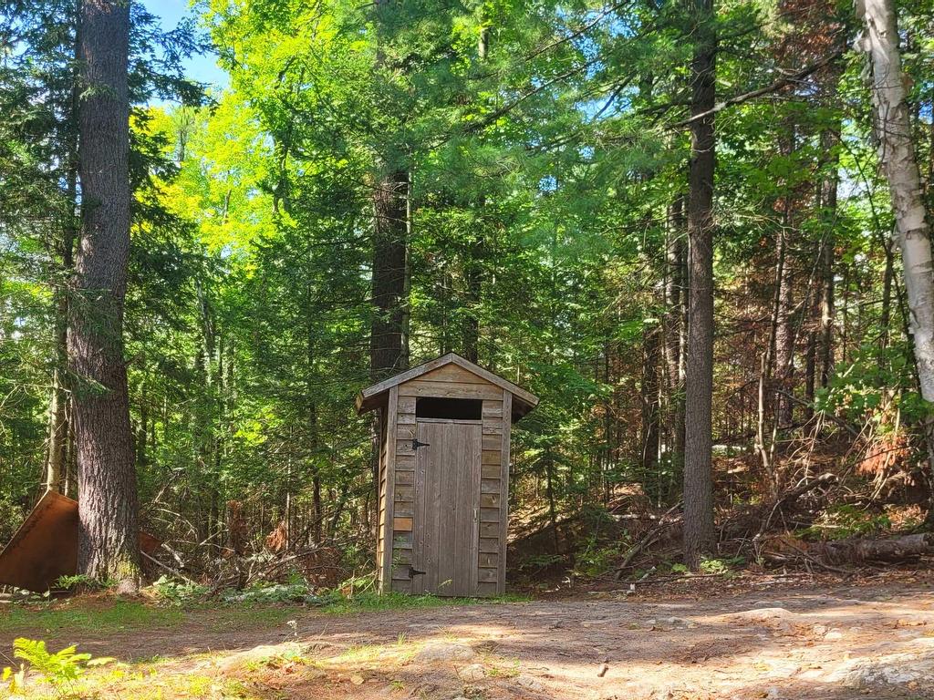 









8


Ch. du Rossignol

,
Val-des-Monts,







QC
J8N6B7

