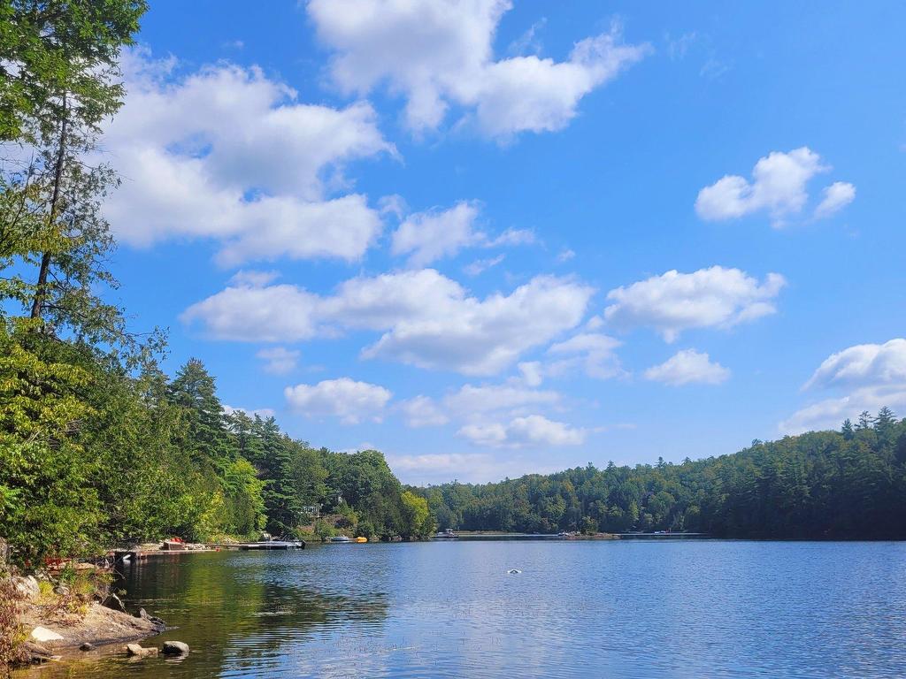 









8


Ch. du Rossignol

,
Val-des-Monts,







QC
J8N6B7

