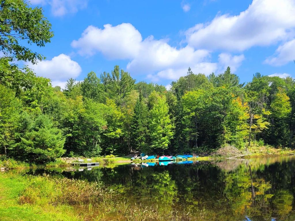 









8


Ch. du Rossignol

,
Val-des-Monts,







QC
J8N6B7

