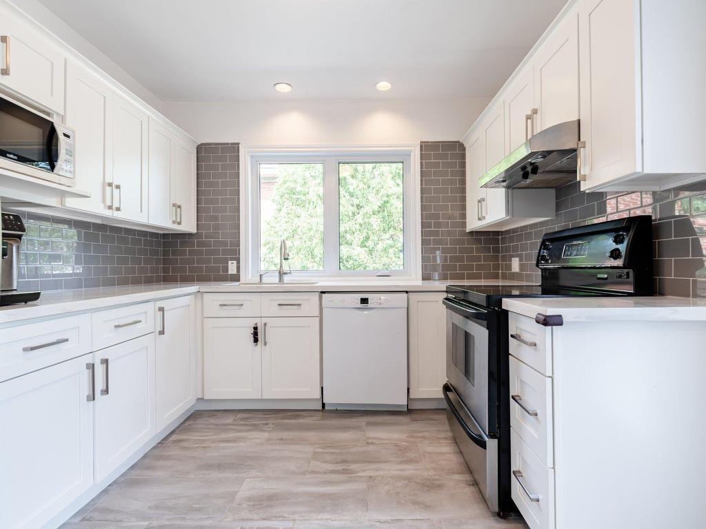 









8565


Av. Mountain Sights

,
Montréal (Côte-des-Neiges/Notre-Dame-de-Grâce),




QC
H4P2C3

