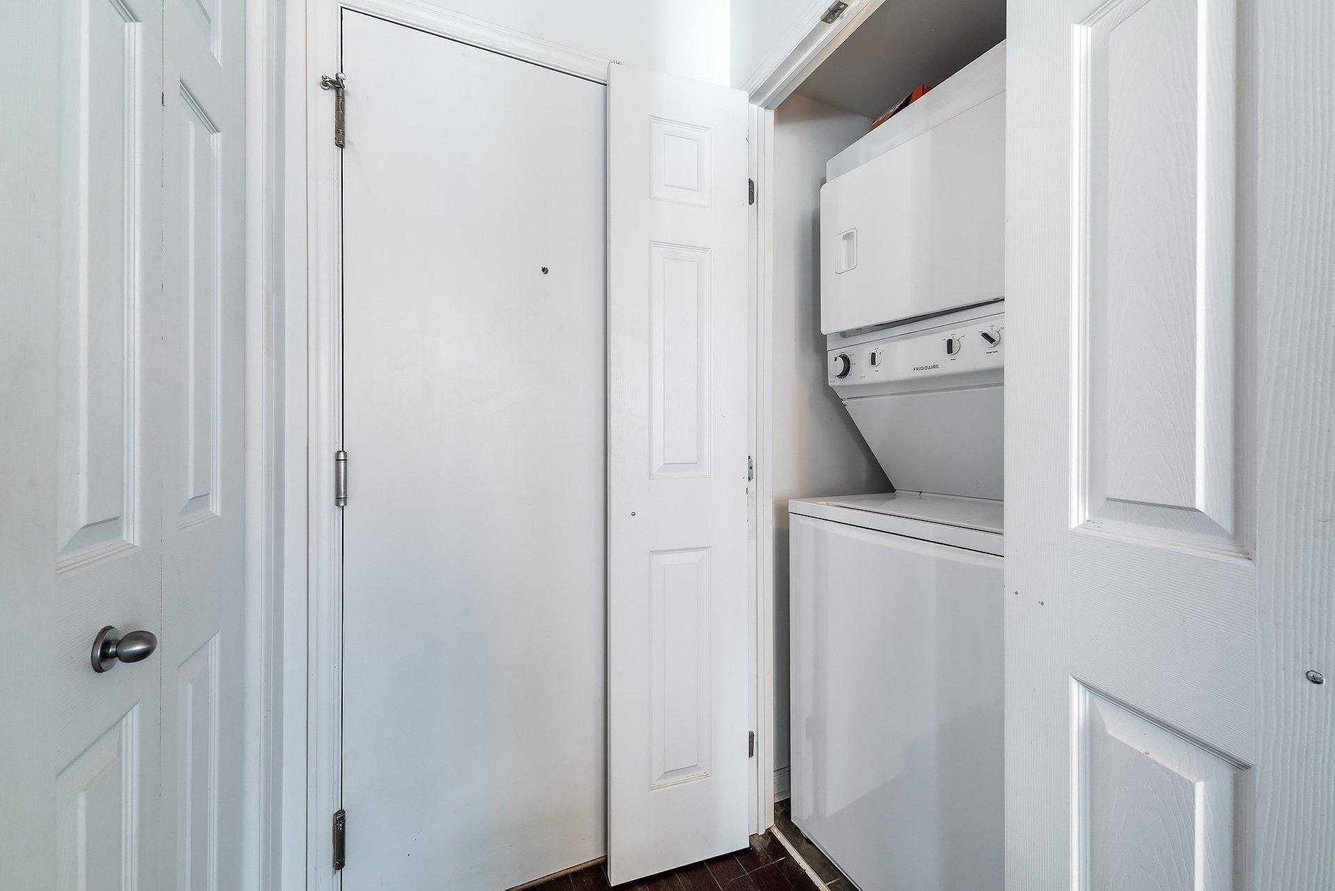 









366


Rue Mayor

, 606,
Montréal (Ville-Marie),




QC
H3A1N8

