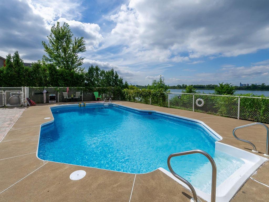 









7680


Boul. Marie-Victorin

, 801,
Brossard,




QC
J4W3L2

