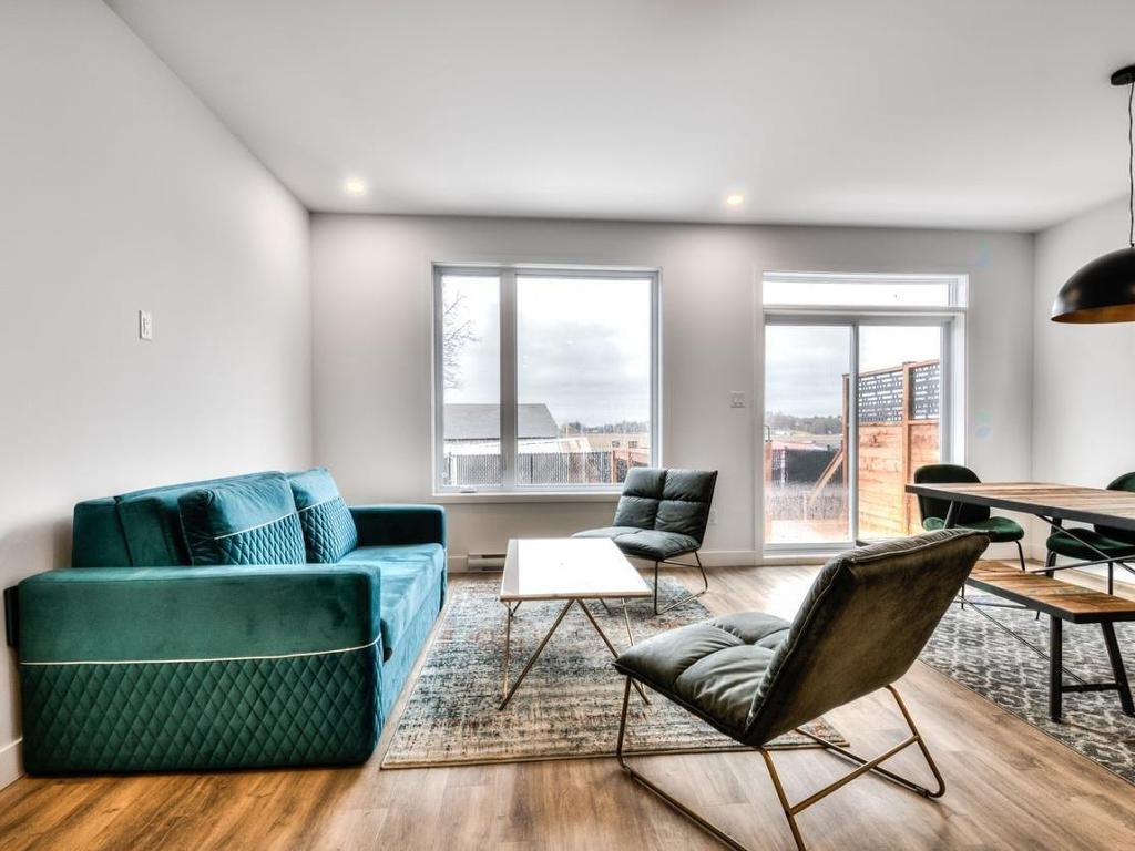 









193


21e Rue O.

,
Venise-en-Québec,




QC
J0J2K0

