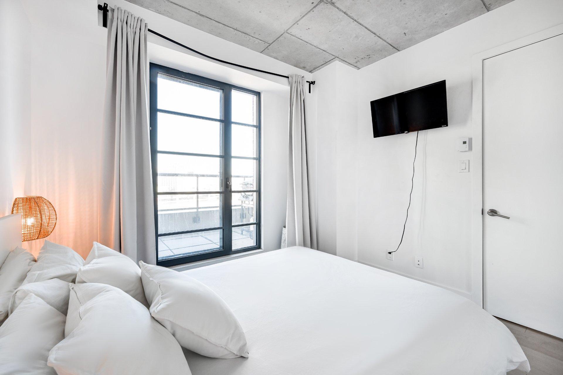 









1320


Rue Olier

, 904,
Montréal (Le Sud-Ouest),




QC
H3C0Y8

