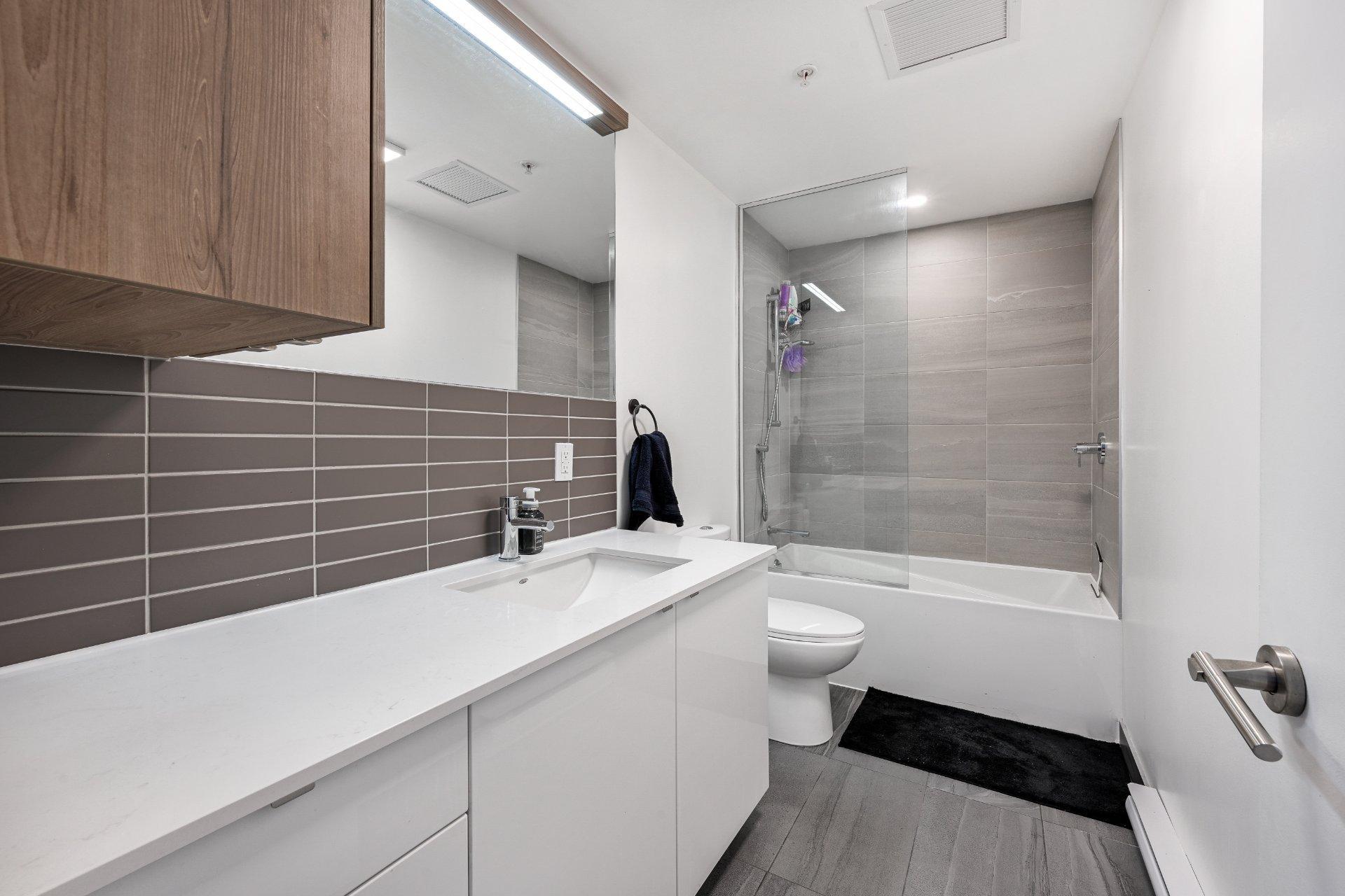 









1320


Rue Olier

, 904,
Montréal (Le Sud-Ouest),




QC
H3C0Y8

