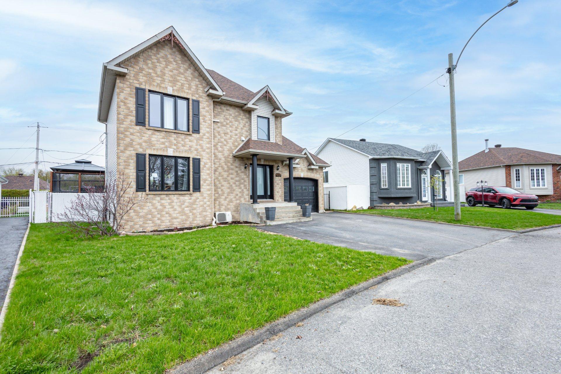 









1286


Rue Germaine-Guèvremont

,
Saint-Jérôme,




QC
J7Z7C4

