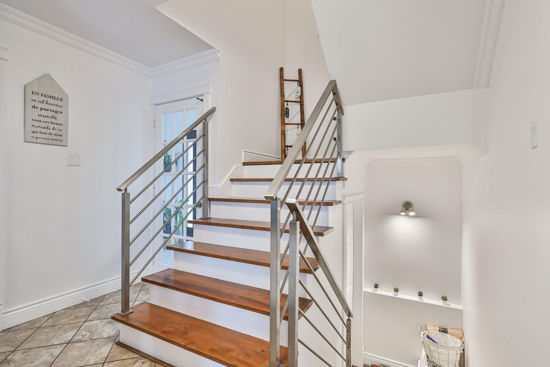 









1286


Rue Germaine-Guèvremont

,
Saint-Jérôme,




QC
J7Z7C4


