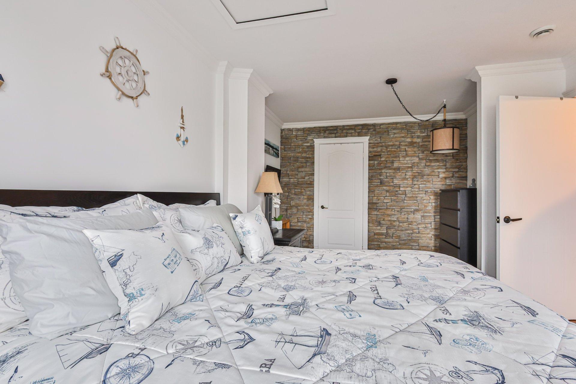 









1286


Rue Germaine-Guèvremont

,
Saint-Jérôme,




QC
J7Z7C4

