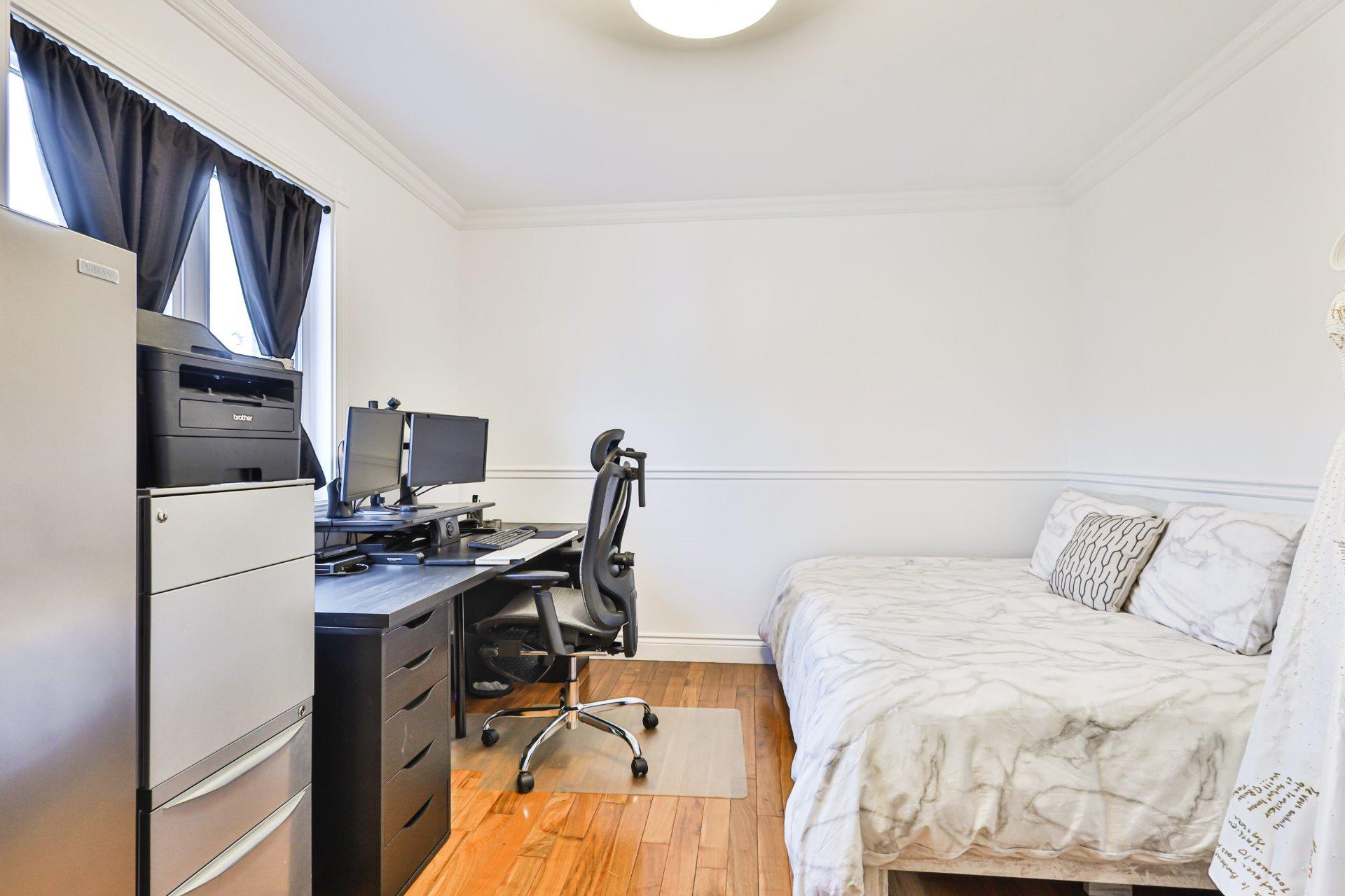 









1286


Rue Germaine-Guèvremont

,
Saint-Jérôme,




QC
J7Z7C4


