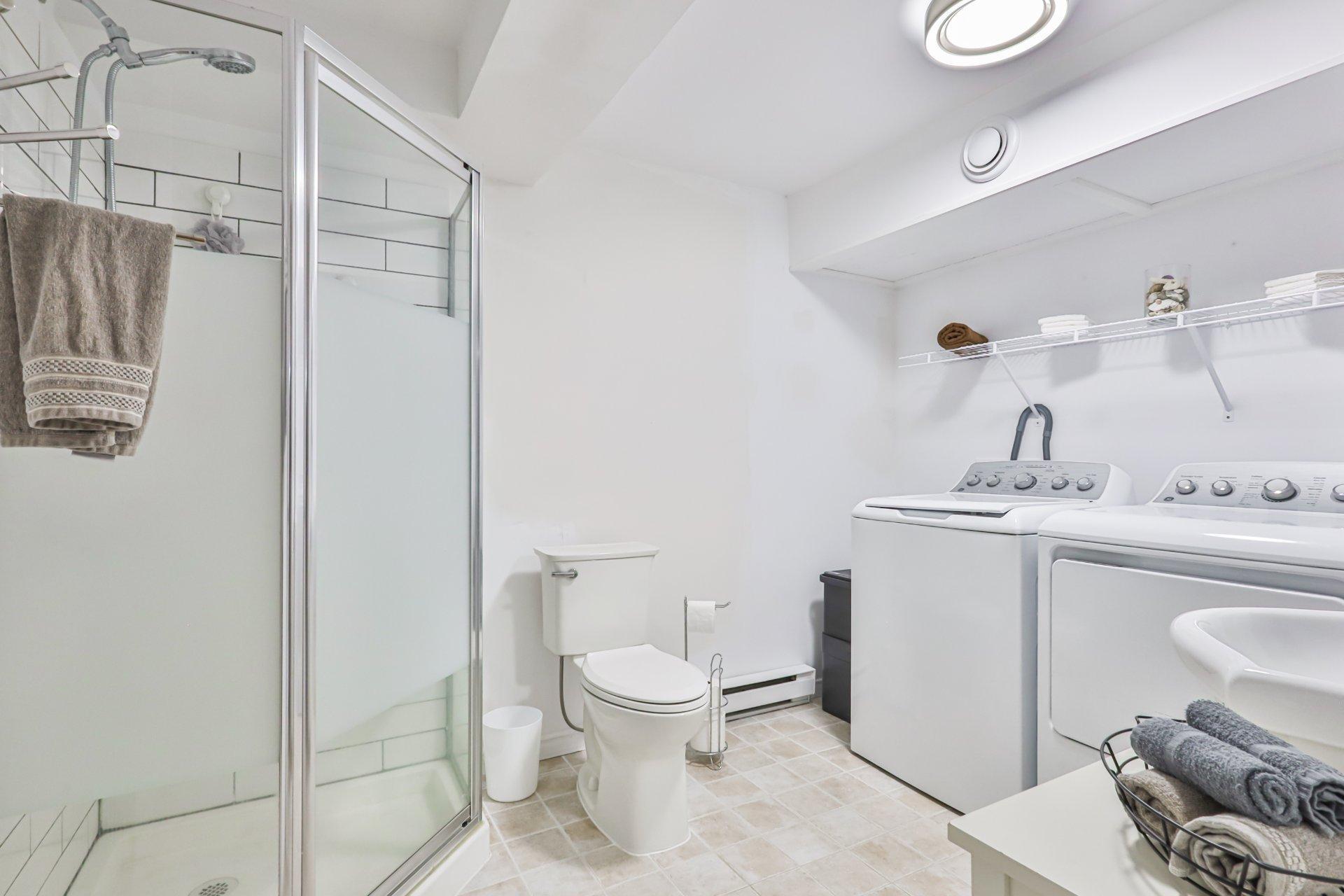 









1286


Rue Germaine-Guèvremont

,
Saint-Jérôme,




QC
J7Z7C4

