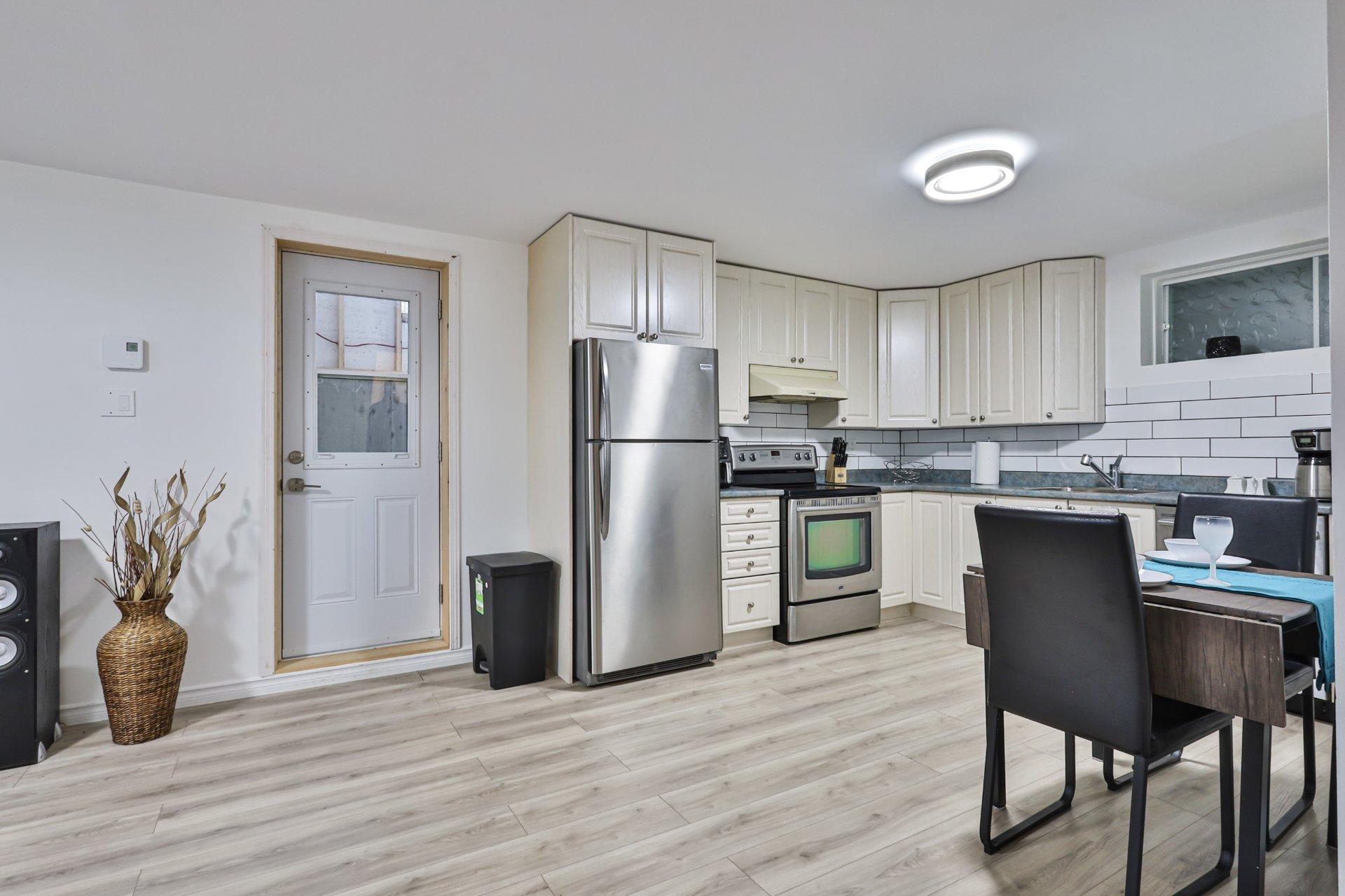 









1286


Rue Germaine-Guèvremont

,
Saint-Jérôme,




QC
J7Z7C4

